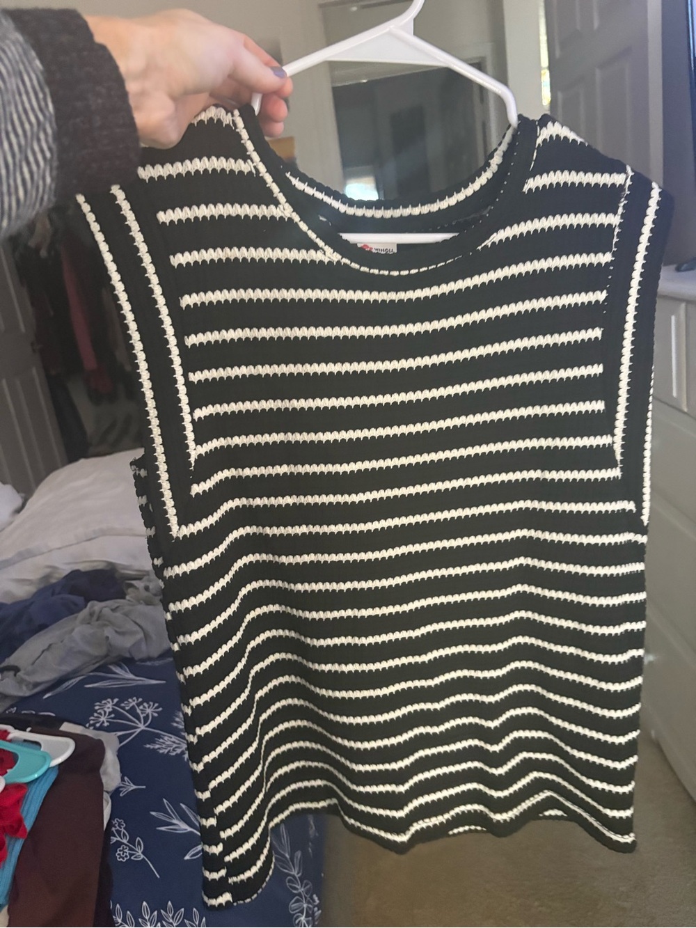 Source Unknown Black & White Striped Sleeveless Knit Tank